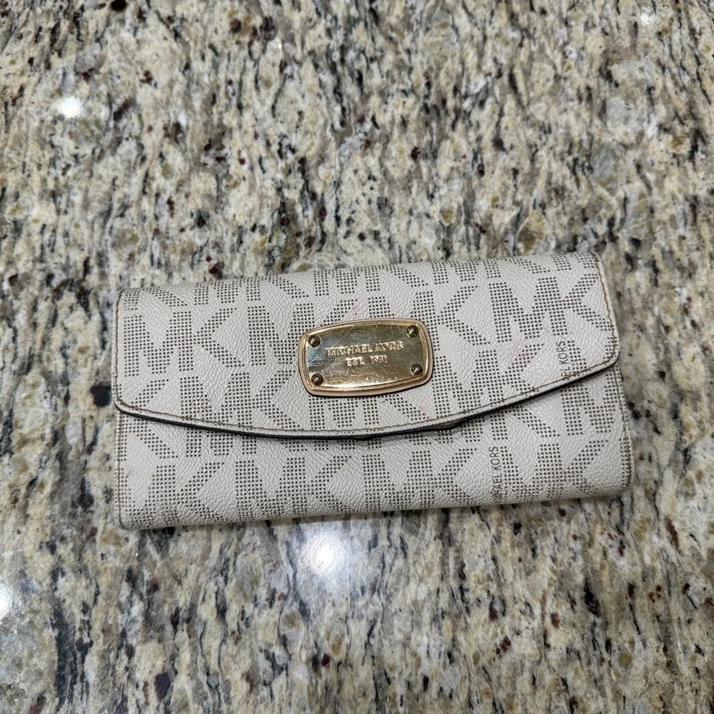 Michael Kors Logo Wallet